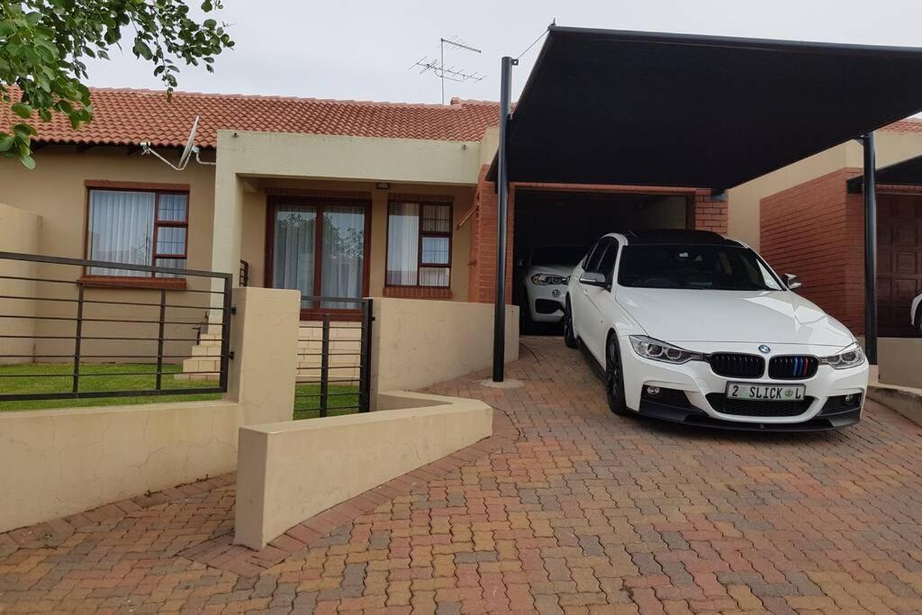 Plush Private Home Polokwane Kültér fotó